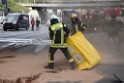 LKW blieb unter Bruecke haengen Koeln Ehrenfeld Innere Kanalstr Hornstr P372